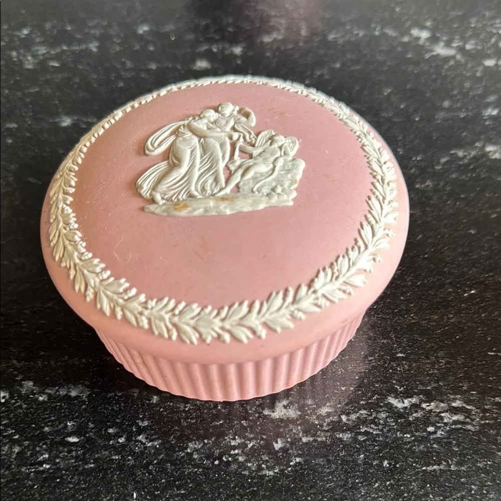 Wedgwood Jasperware Pink Decorative Jewelry/Trinket Box - Picture 1 of 4